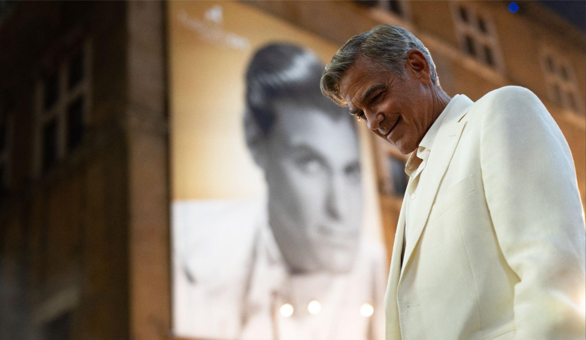 Imagem de "Jay Kelly", filme com George Clooney e Adam Sandler, ganha data de estreia e foto inédita