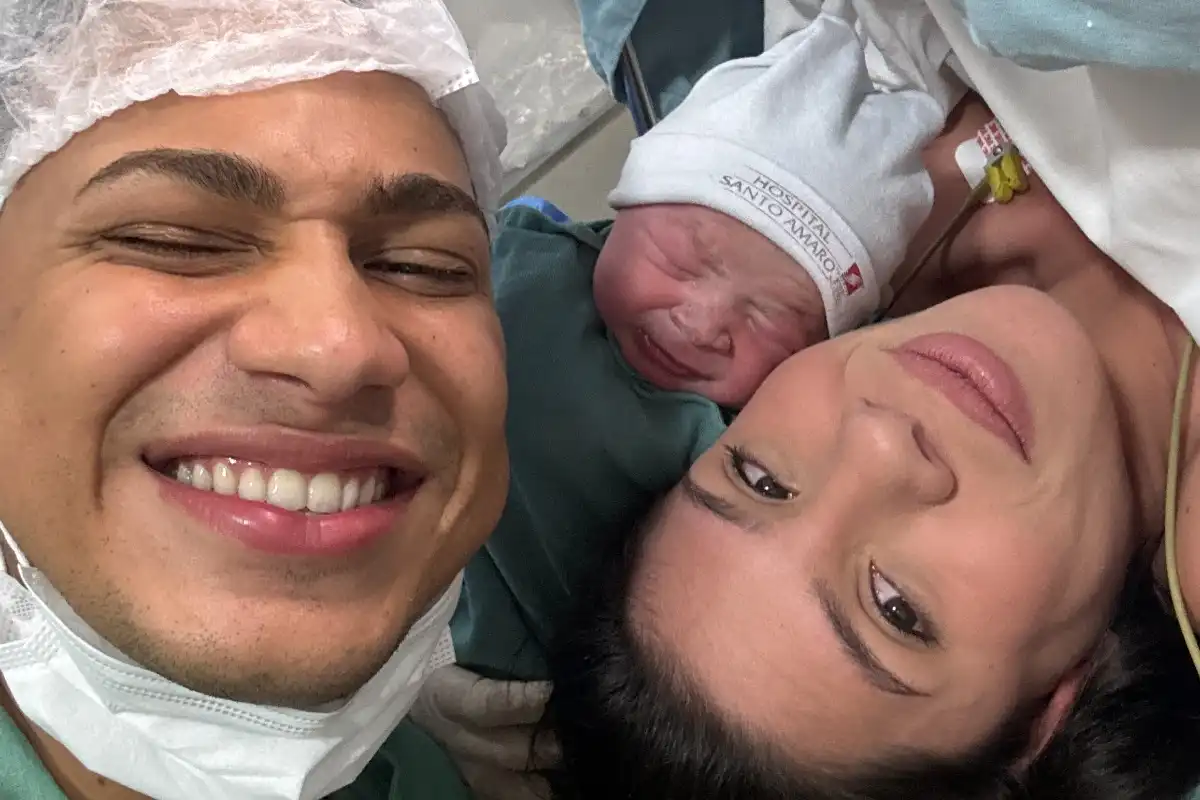 Imagem de Marquinhos Navais celebra a chegada do segundo filho, Lohan