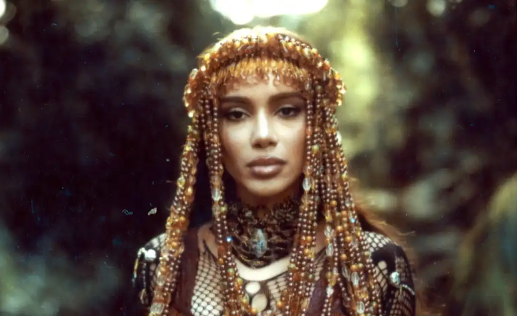Imagem de Anitta celebra divindade feminina no ato III de "EQUILIBRIVM"