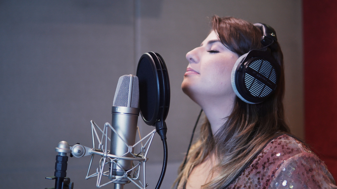 Imagem de Stephanie Lacerda lança single “Santo És” pela gravadora Radar Records