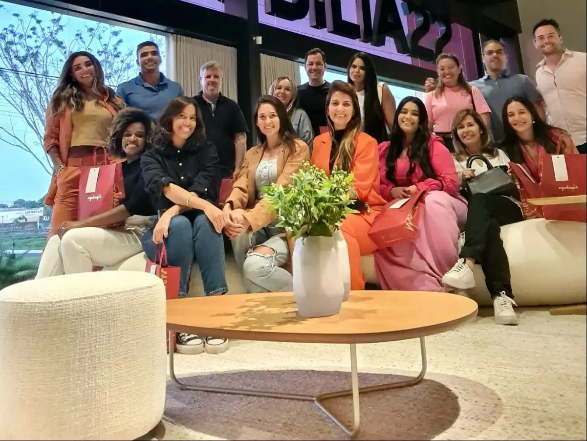 Imagem de Tendências da decoração: empresária Anne Bastos convida arquitetos para visitar fábrica em SP