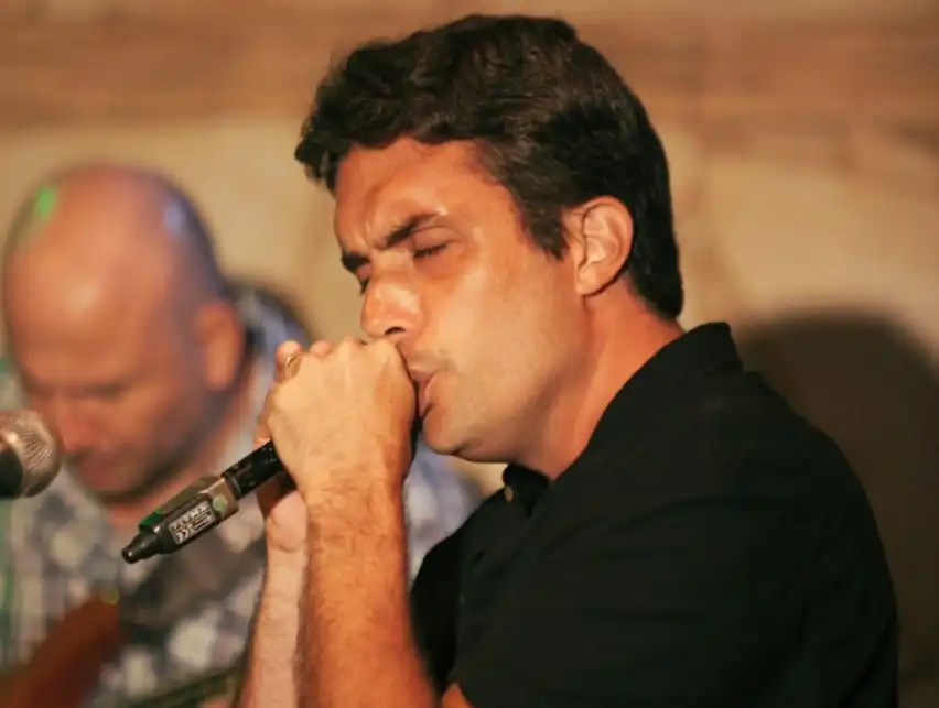 Imagem de Otavio Castro se apresenta no Beco das Garrafas