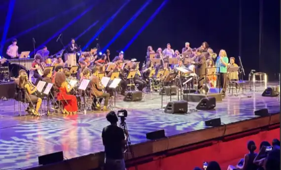 Imagem de  Orquestra Furiosa convida Mariana Aydar em homenagem a Dominguinhos no Auditório Ibirapuera