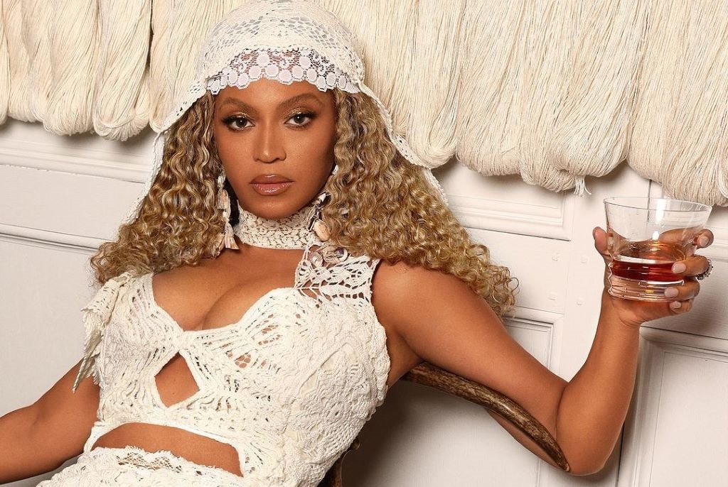 Imagem de Beyoncé assume controle total da marca de uísque SirDavis após saída da LVMH