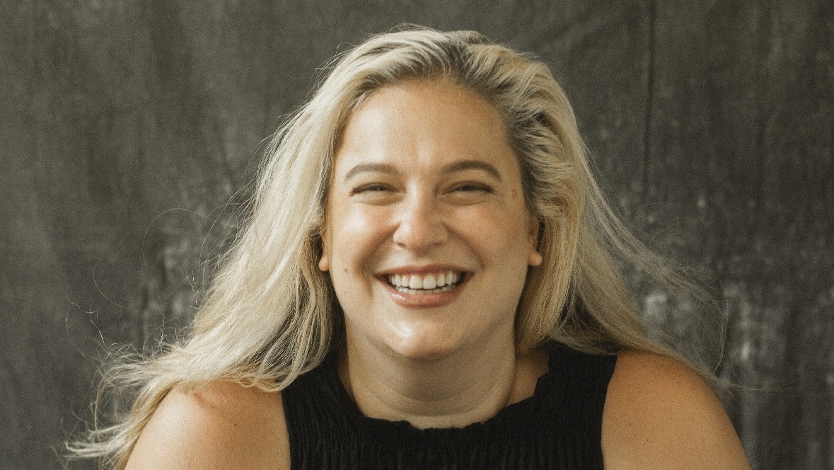 Imagem de Alice Caymmi faz o show "Roda Caymmi" na área externa da Casa Camolese