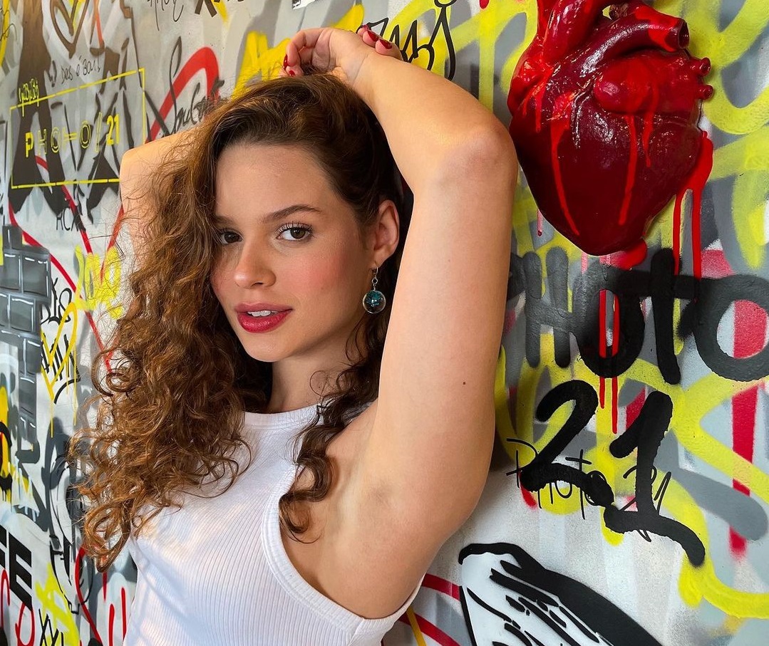 Imagem de Gabi Cardoso, de "Todas as garotas em mim", se prepara para lançar seu primeiro EP
