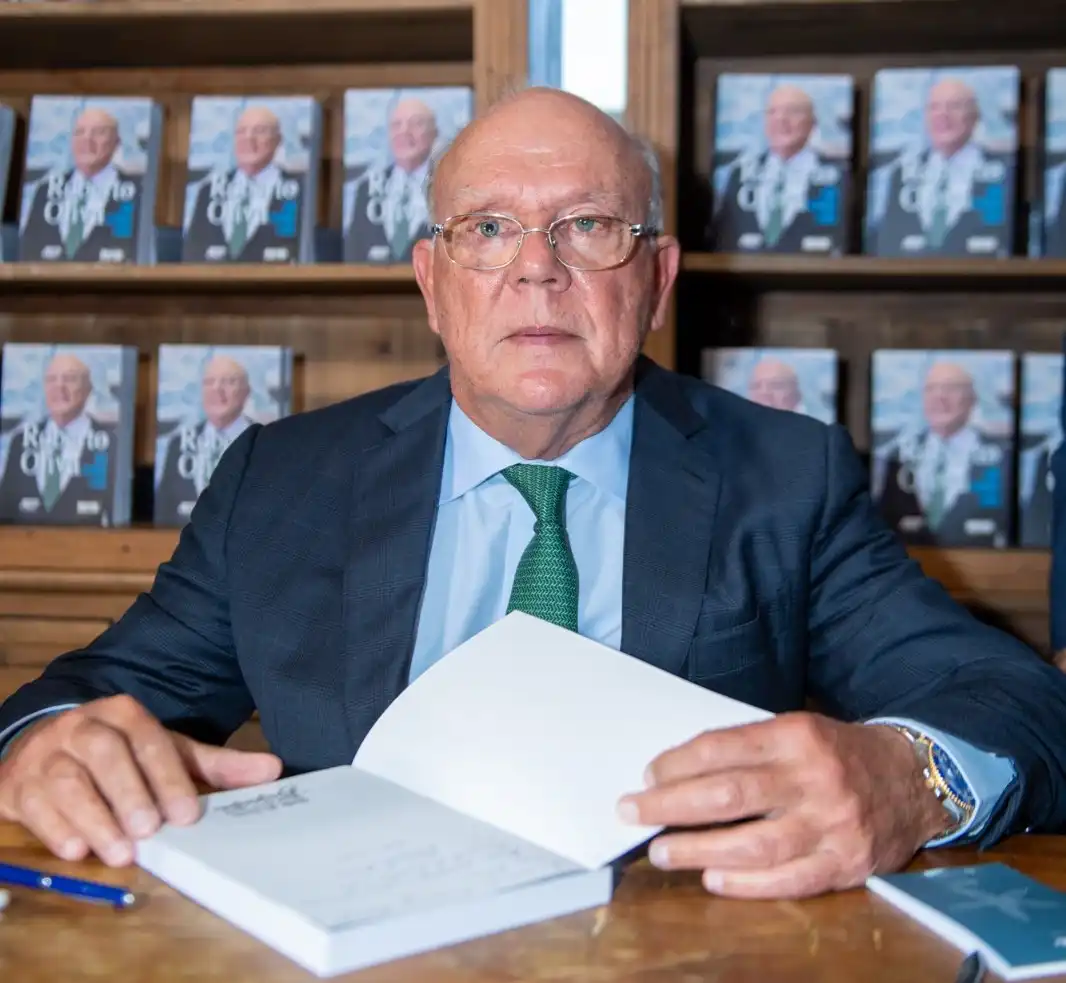 Imagem de Biografia de Roberto Oliva é lançada em Brasília