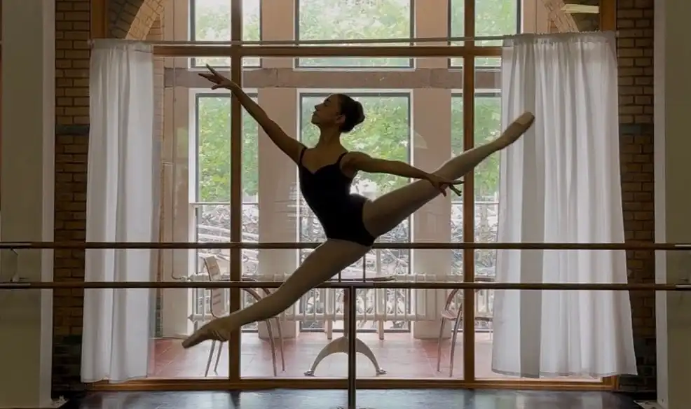 Imagem de Bailarina baiana é aprovada para formação pré-profissional em uma das mais prestigiadas escolas de ballet da Europa