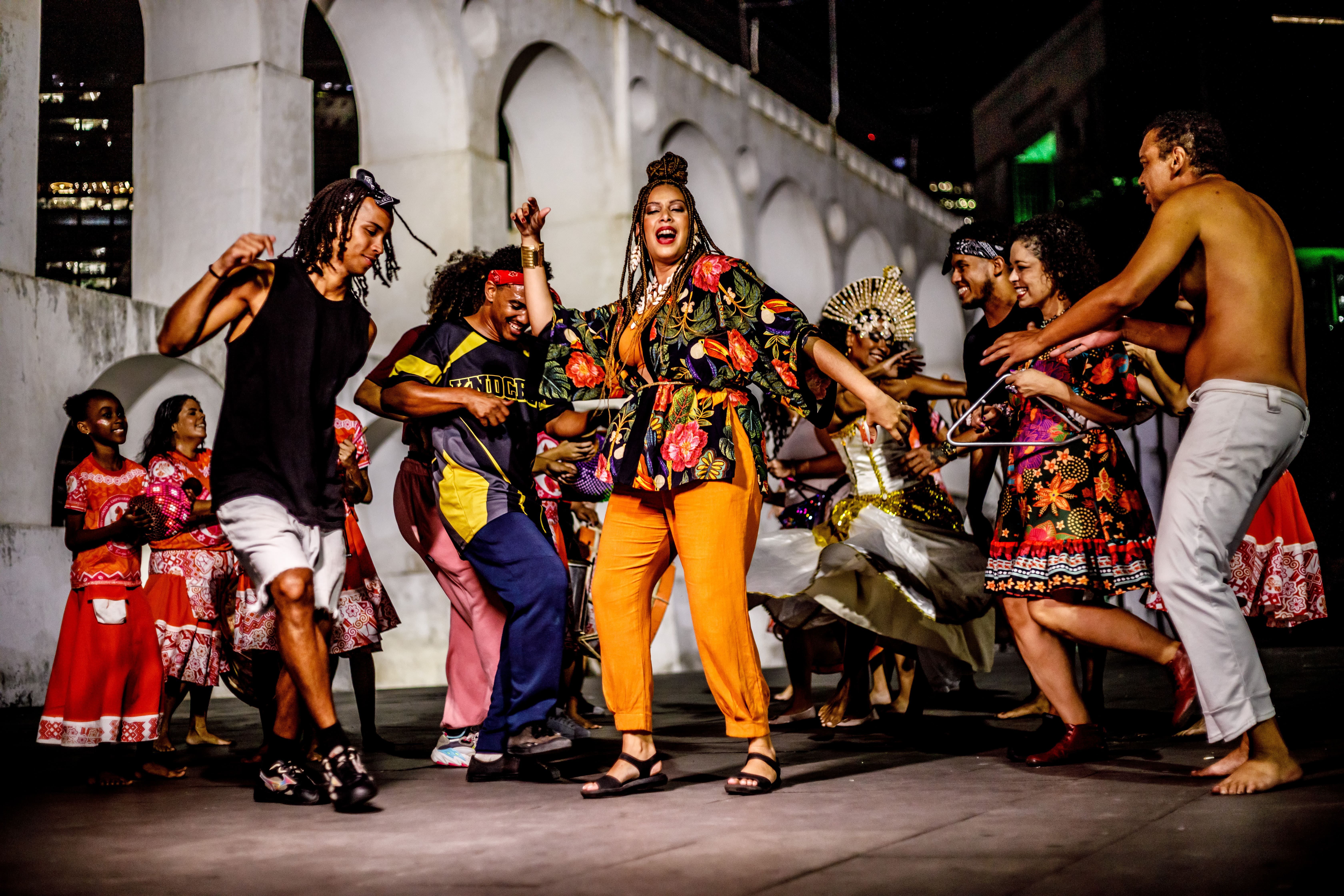 Imagem de Ro Araujo traz afrofuturismo feminista em seu disco de estreia