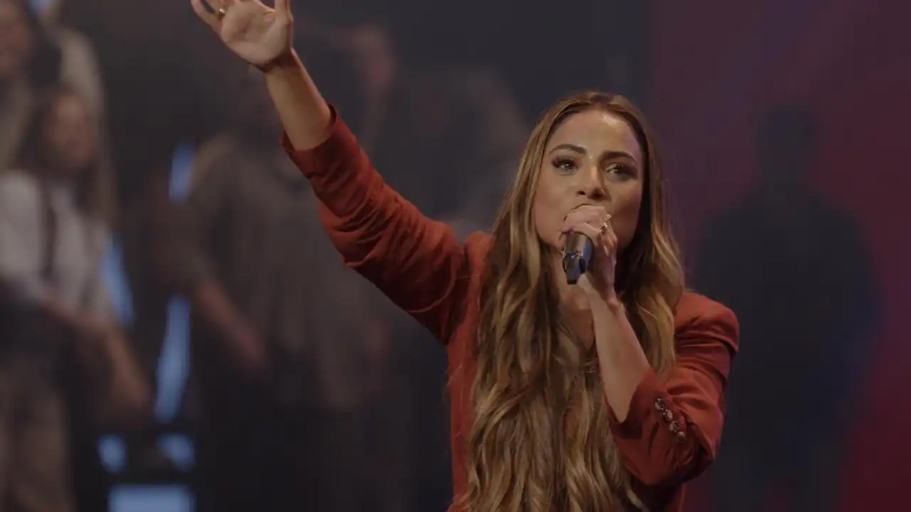 Imagem de Fenômeno gospel, Gabriela Rocha anuncia lançamento do álbum "A Presença"