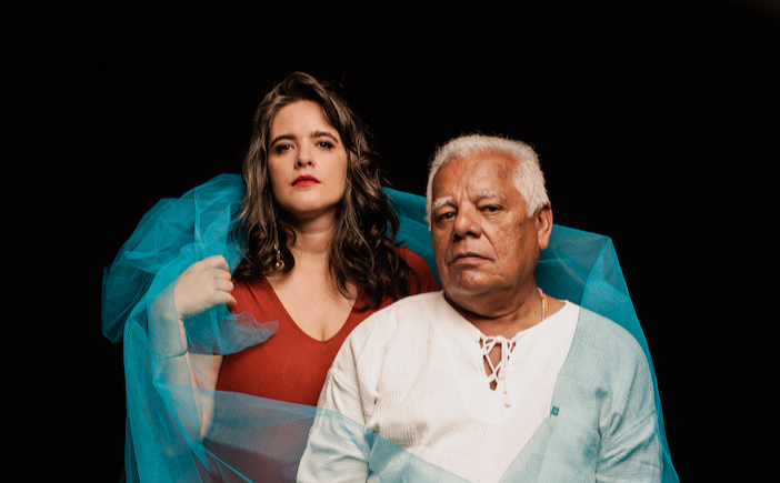 Imagem de Alessandra Leão e Mestre Sapopemba lançam EP Exu Ajuô, celebrando caminhos, inícios e encruzilhadas