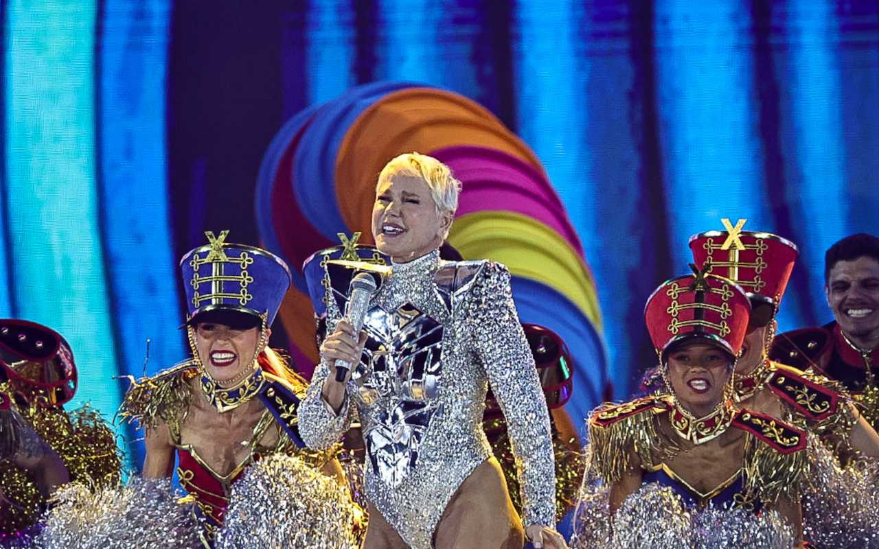 Imagem de Xuxa lota estreia de "O Último Voo da Nave", mas look rouba parte dos holofotes