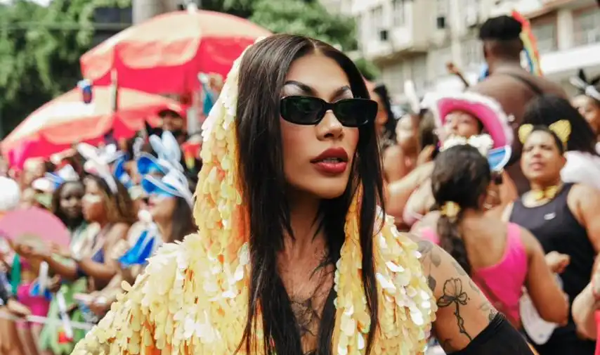 Imagem de Grag Queen chega com tudo ao Bloco da Favorita e surpreende no Carnaval do Rio