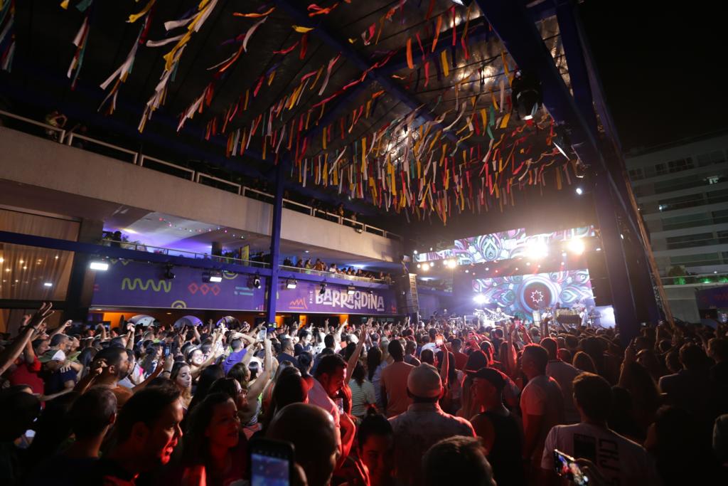 Imagem de Baile Barra Ondina antecipa verão de Salvador com muito alto astral