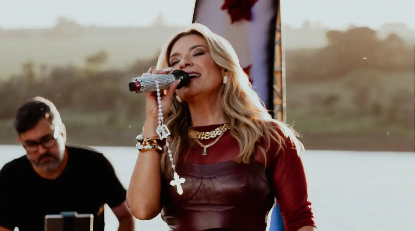 Imagem de Elis Justi divulga clipe da romântica “Insônia da madrugada”