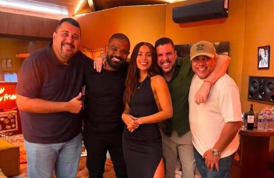 Imagem de Anitta e Arlindinho se unem em parceria para disputa do samba-enredo da Grande Rio para 2027