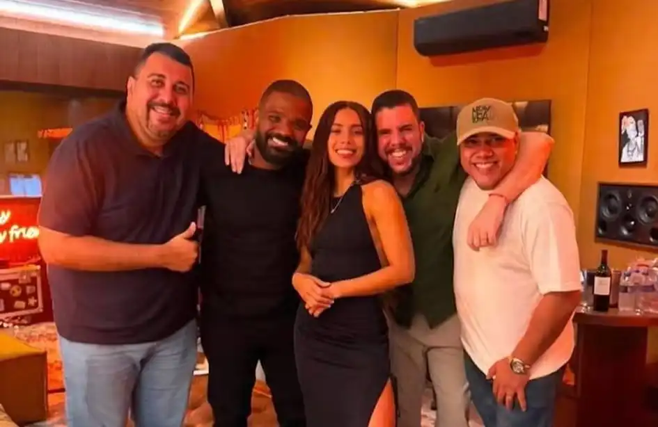 Imagem de Anitta e Arlindinho se unem em parceria para disputa do samba-enredo da Grande Rio para 2027