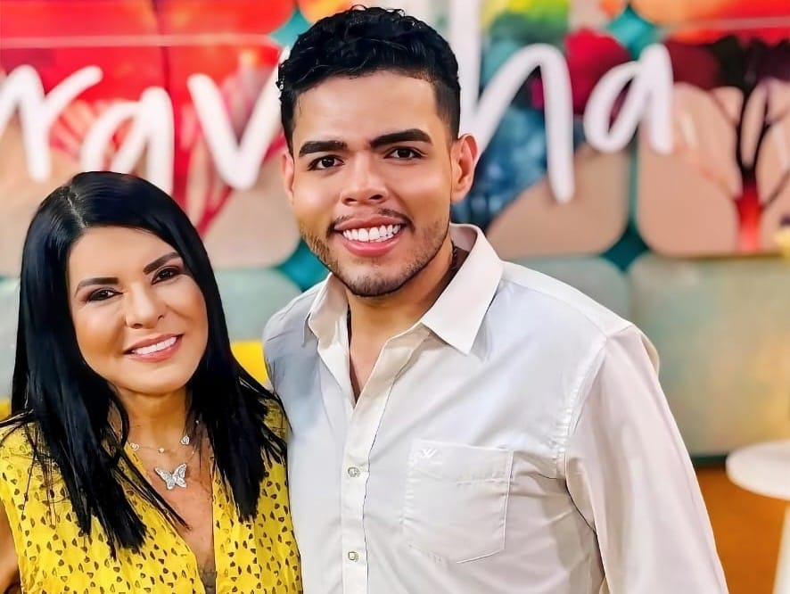 Imagem de Mara Maravilha apresenta seu afilhado artístico, o cantor Wilson Ramos