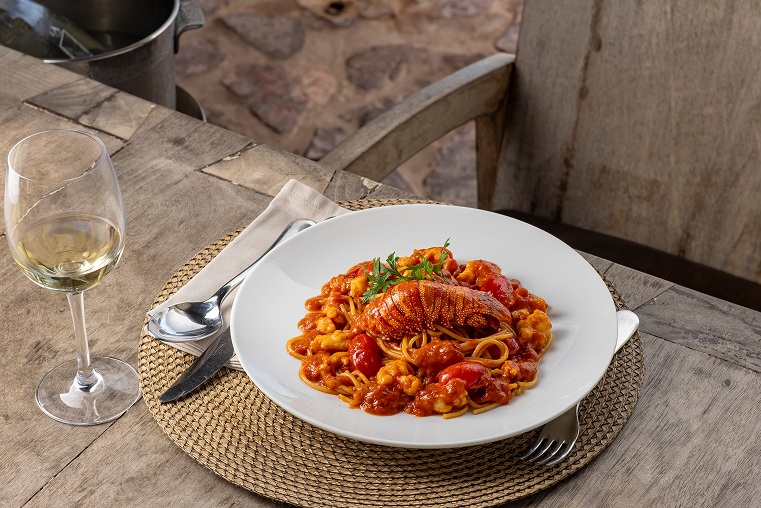 Imagem de Gastronomia, vinhos e polo marcam edição do Clube do Vinho na Praia do Forte