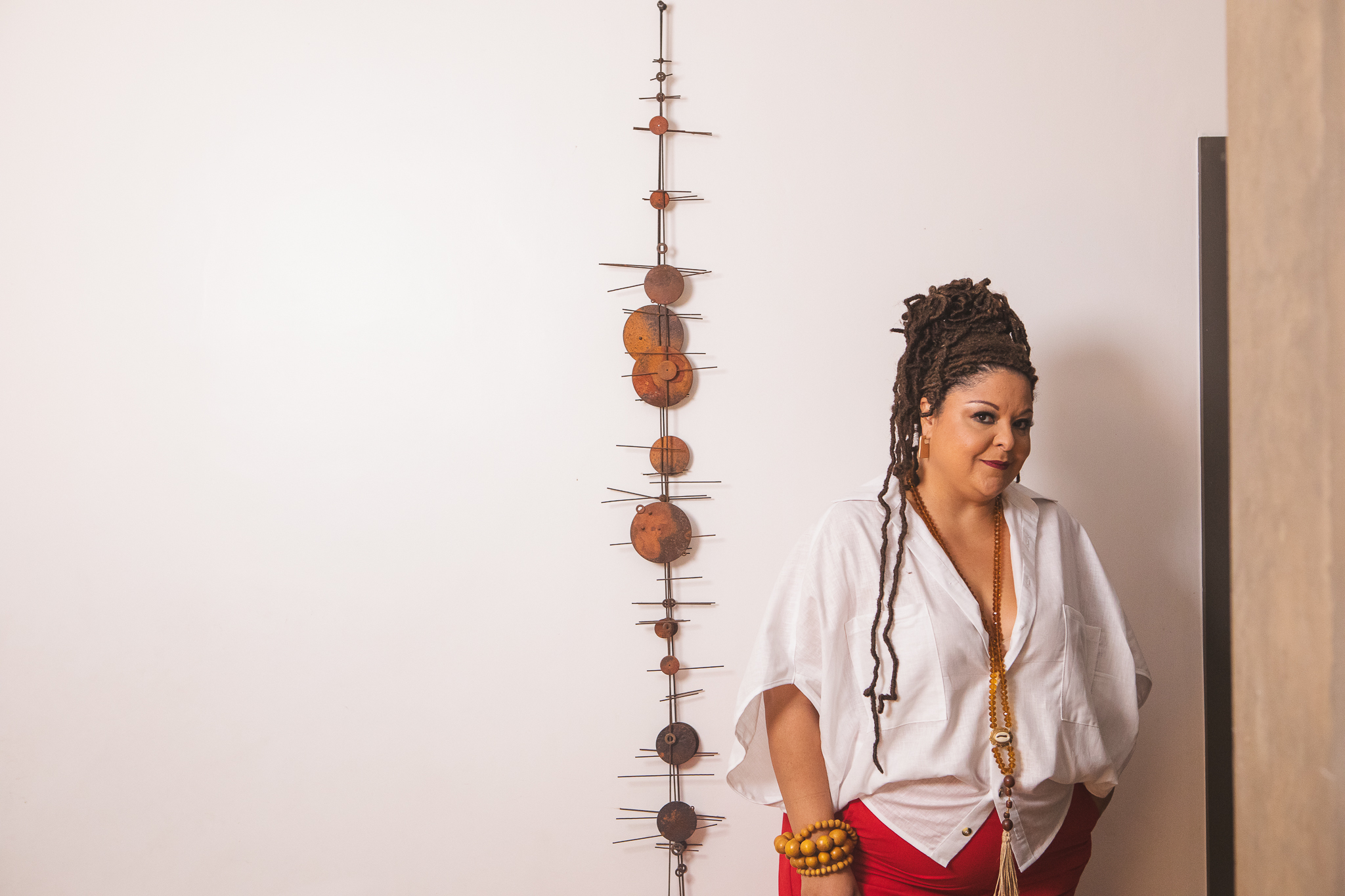 Imagem de No Dia Nacional do Samba, Fabiana Cozza apresenta o single "Macumbeira"