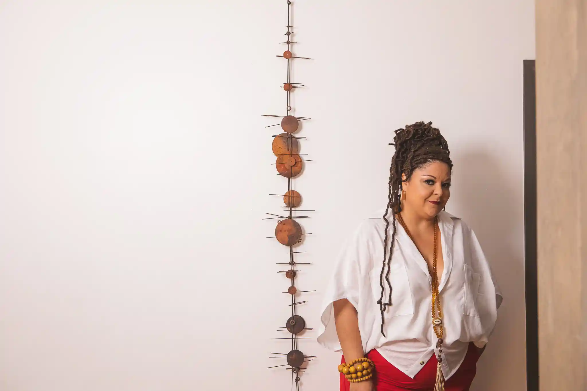 Imagem de No Dia Nacional do Samba, Fabiana Cozza apresenta o single "Macumbeira"