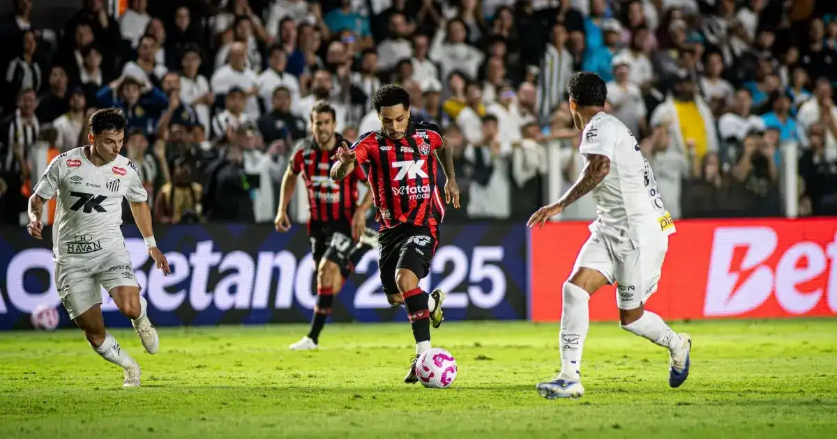 Imagem de Vitória quebra tabu histórico ao vencer o Santos e segue na luta contra o rebaixamento