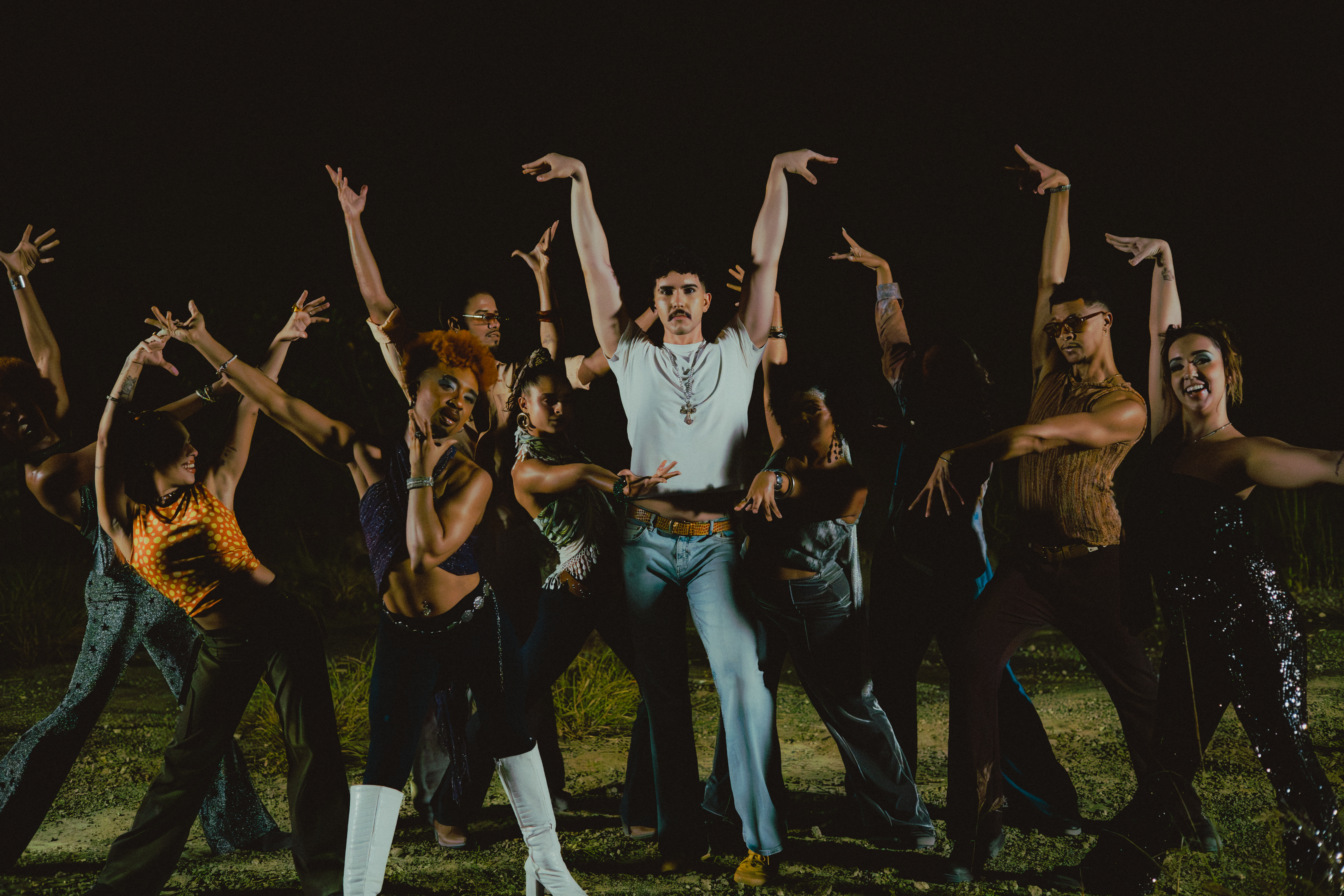 Imagem de BEZZI lança "Dance With Me Tonight", single que celebra autenticidade e enfrenta preconceitos