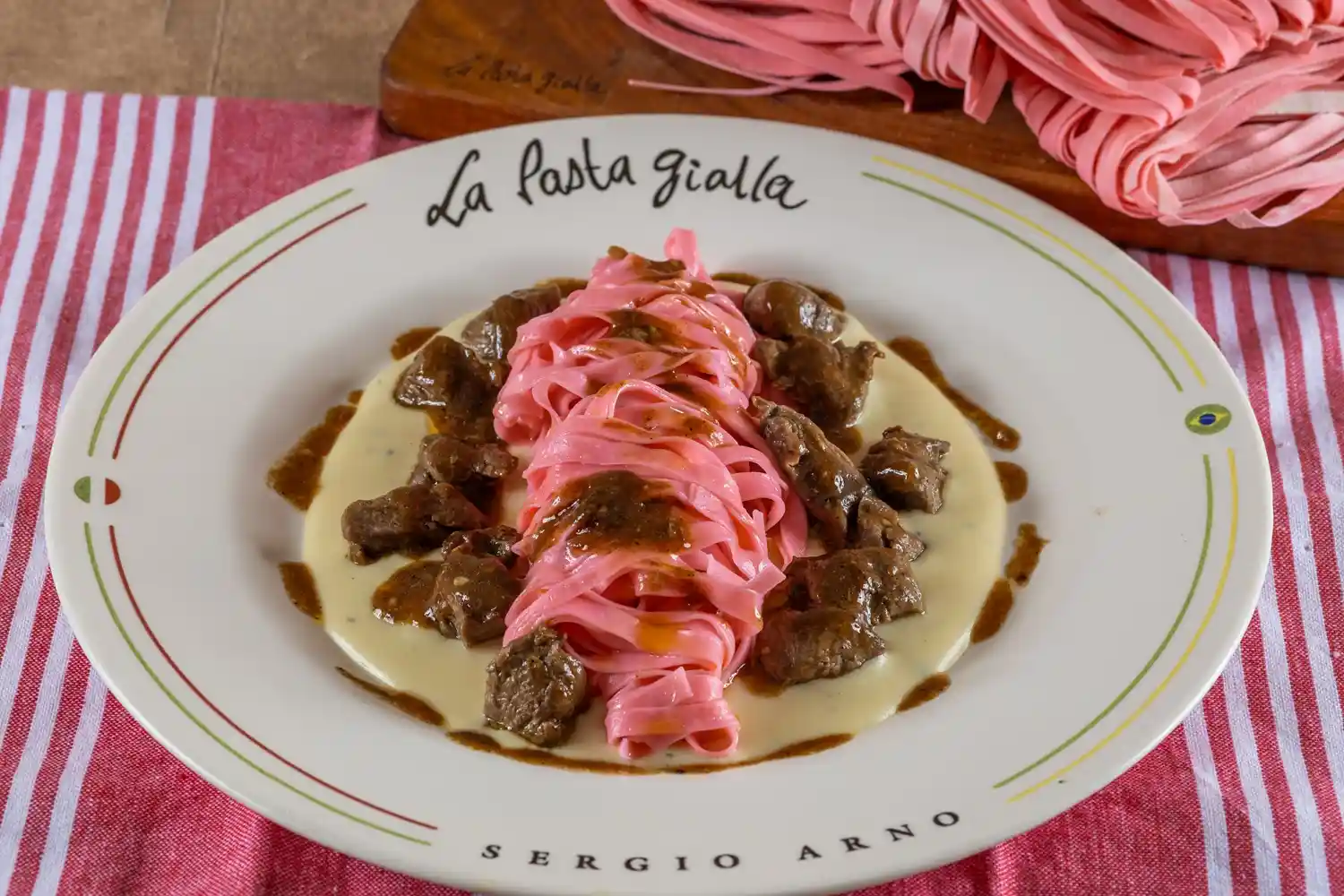 Imagem de Chef Sergio Arno cria pratos exclusivos para o La Pasta Gialla, inspirados no Outubro Rosa