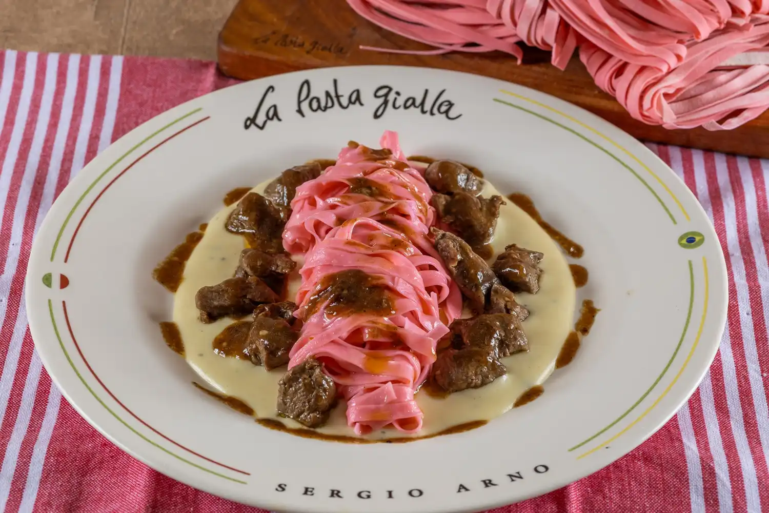 Imagem de Chef Sergio Arno cria pratos exclusivos para o La Pasta Gialla, inspirados no Outubro Rosa