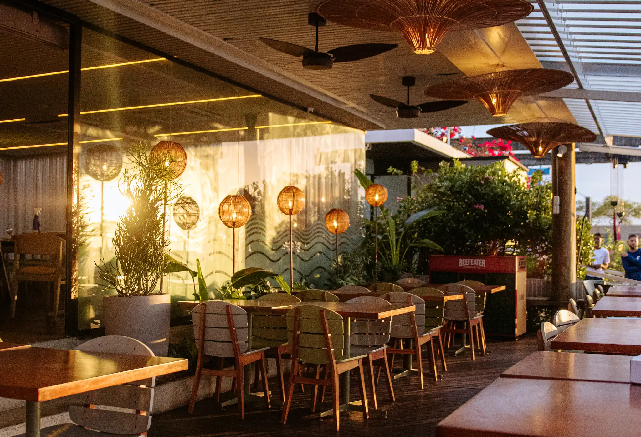 Imagem de Restaurantes Lôro Praia do Forte e Lôro Bahia Marina passam por retrofit