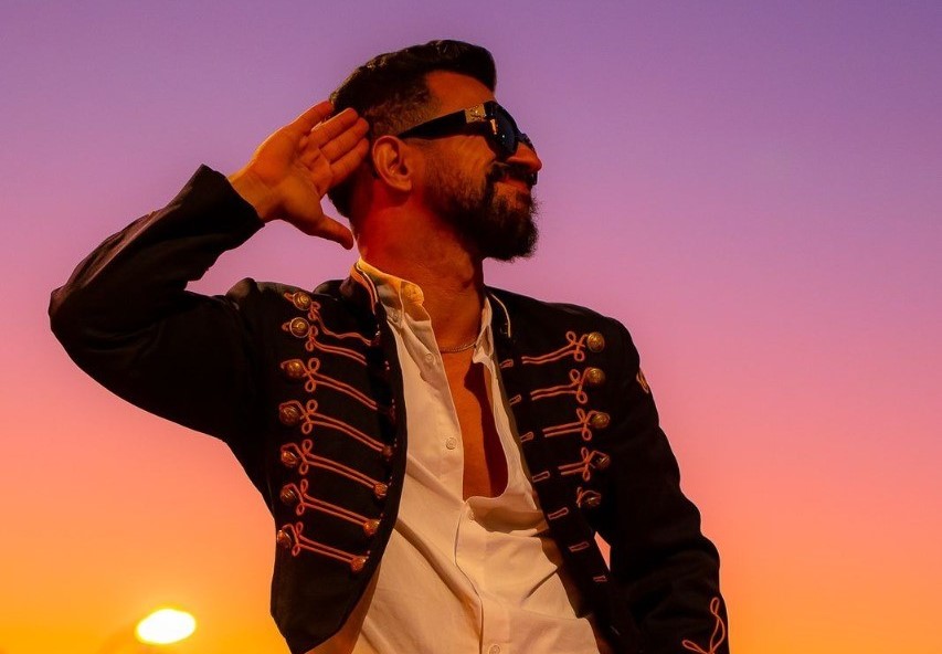 Imagem de DENNIS alcança 100 milhões de streams no Spotify com "Deixa de Onda"