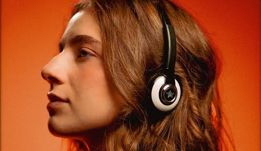 Imagem de GIANA aposta no R&B em seu novo single "Pra Lembrar de Mim no Fone"