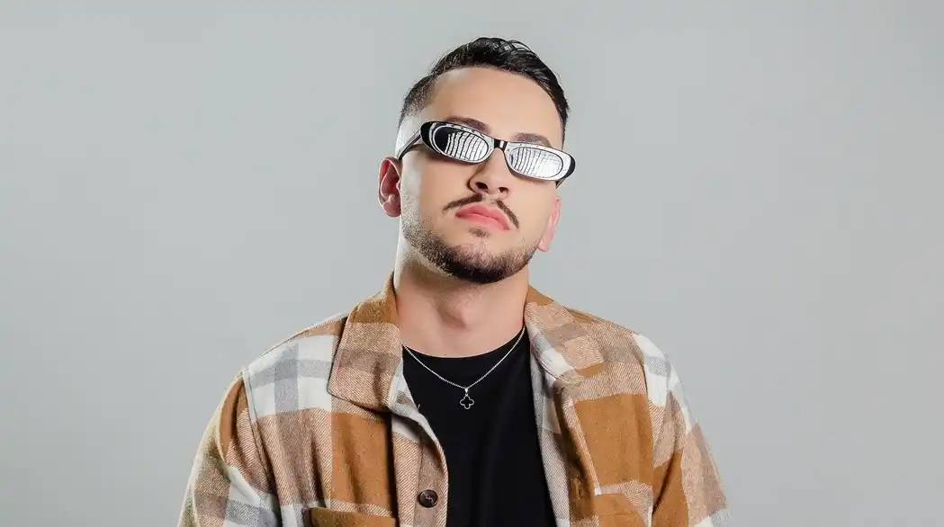 Imagem de Pedro Vinícius leva sucessos para show neste sábado em Rio Sono (TO)