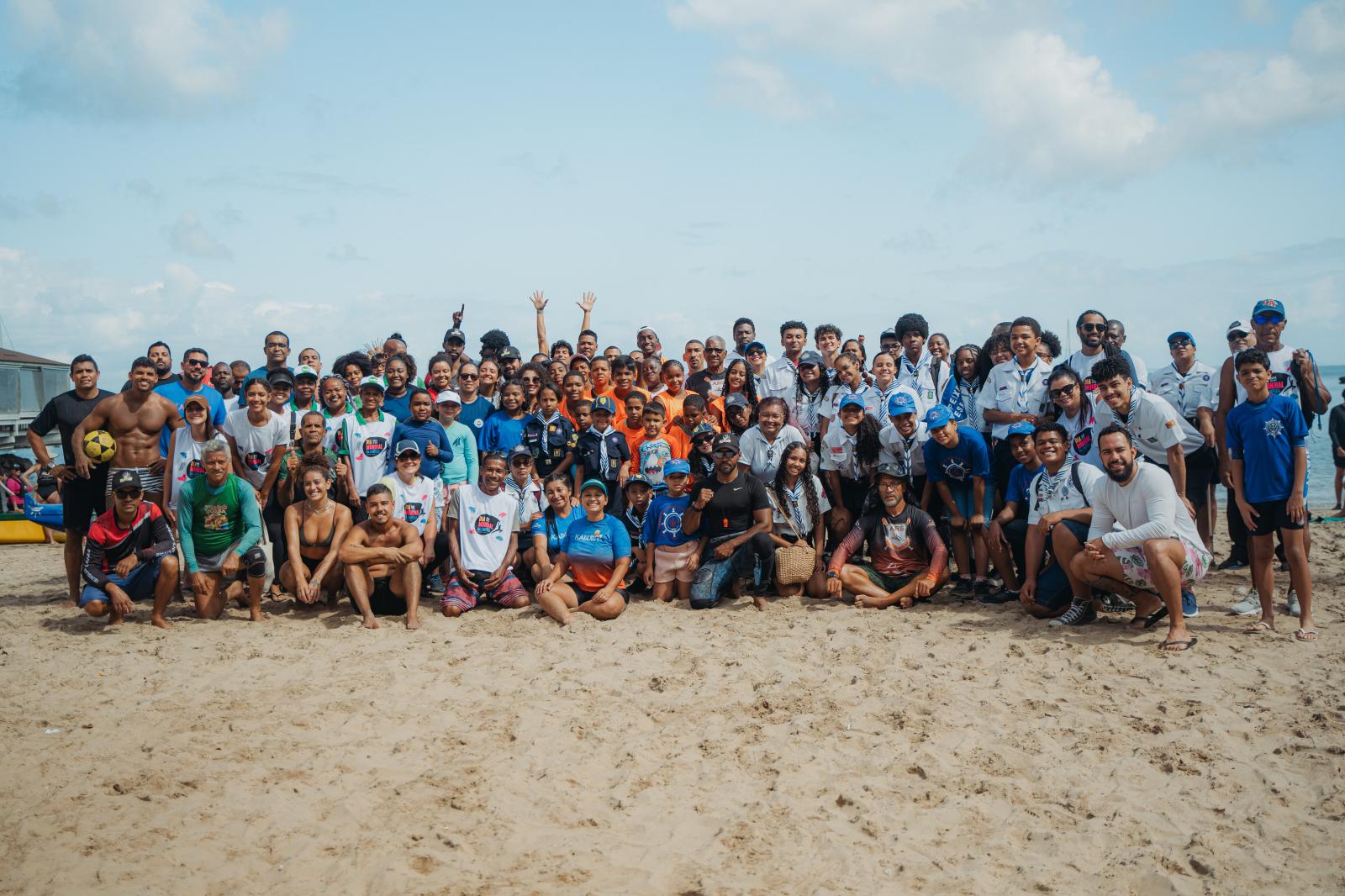Imagem de ‘Remada Mar Limpo’ mobiliza mutirão em Salvador para retirada de lixos oceânicos, em comemoração ao “Cleanup Day”