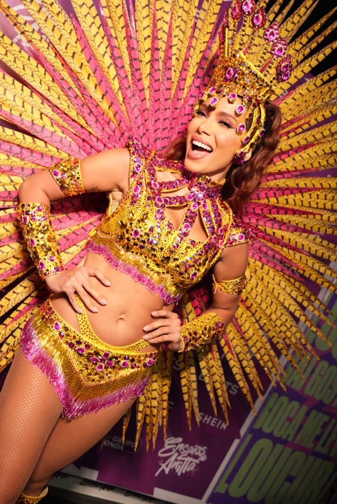 Imagem de Com ingressos esgotados, Anitta abre temporada de Ensaios em Salvador com Ivete Sangalo, Solange Almeida e Dilsinho