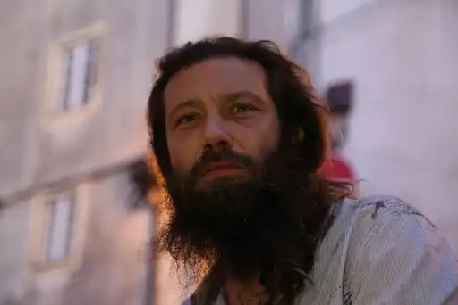 Imagem de "Amor Cinza" celebra encontro de Madu com seu autergo