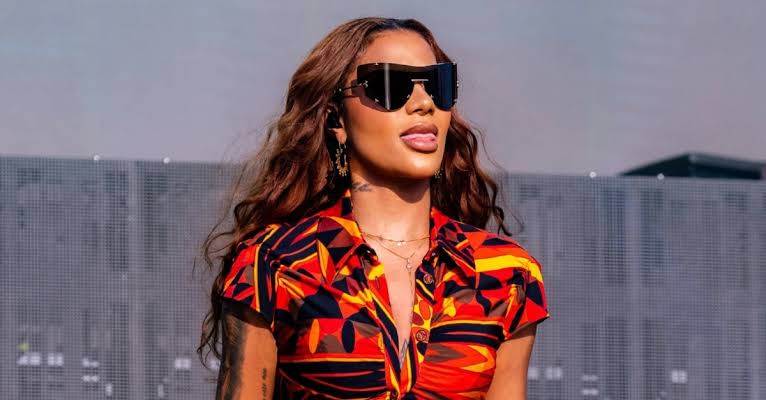 Imagem de Ludmilla mostra habilidade no futebol e recebe elogios de Neymar e Vini Jr.