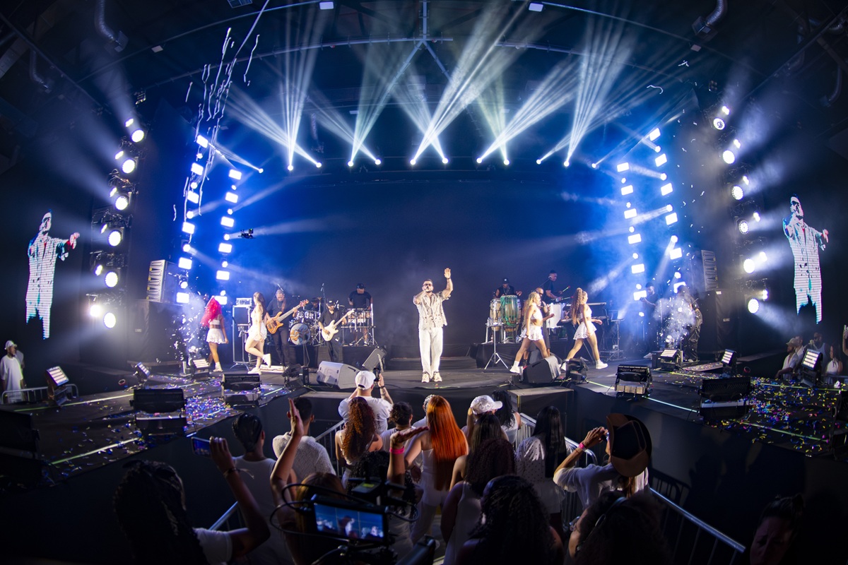 Imagem de Papazoni lança registro de show gravado na convenção nacional da FitDance