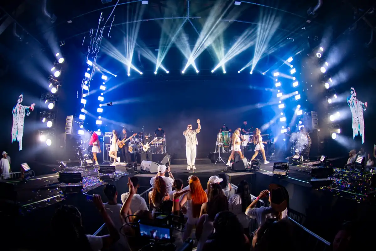 Imagem de Papazoni lança registro de show gravado na convenção nacional da FitDance