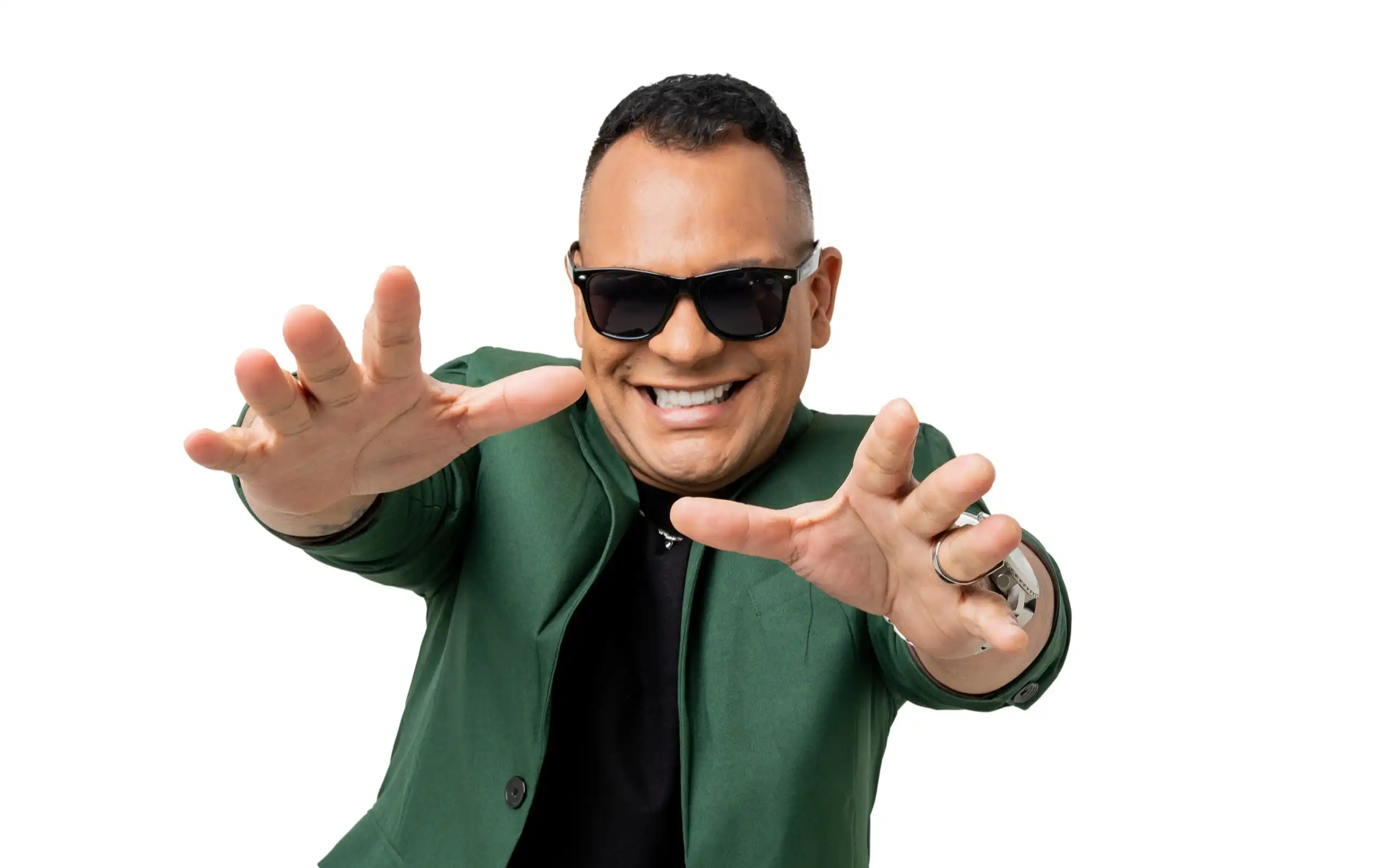 Imagem de Cantor carioca Davi participa de roda de samba em Salvador