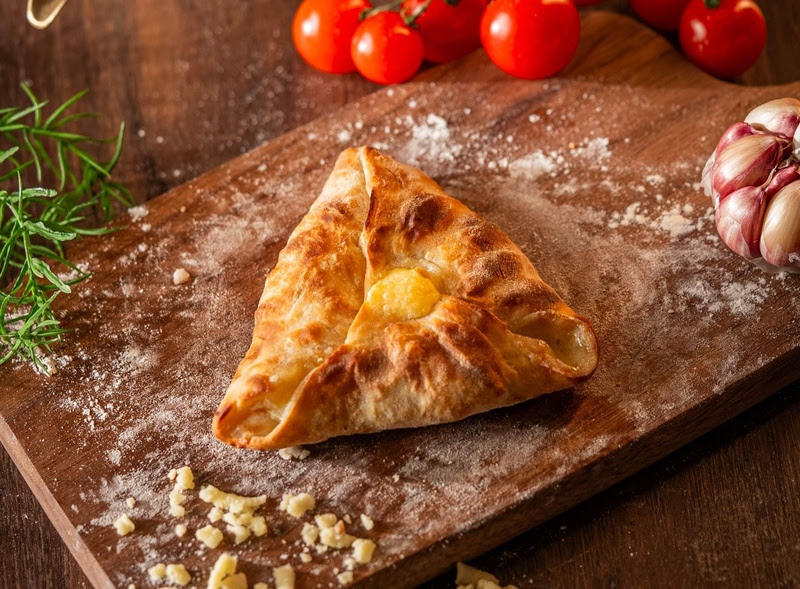 Imagem de Receita de massa folhada para esfihas: aprenda a preparar a base crocante da culinária árabe