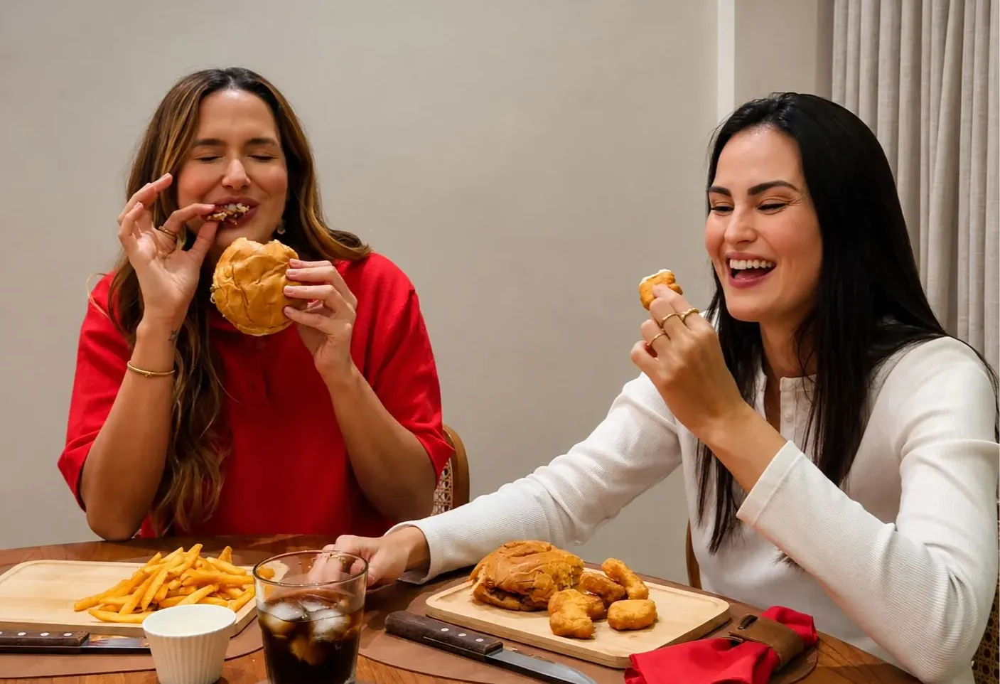 Imagem de Flávia Najar reúne amigas para uma noite de smash burger em Salvador