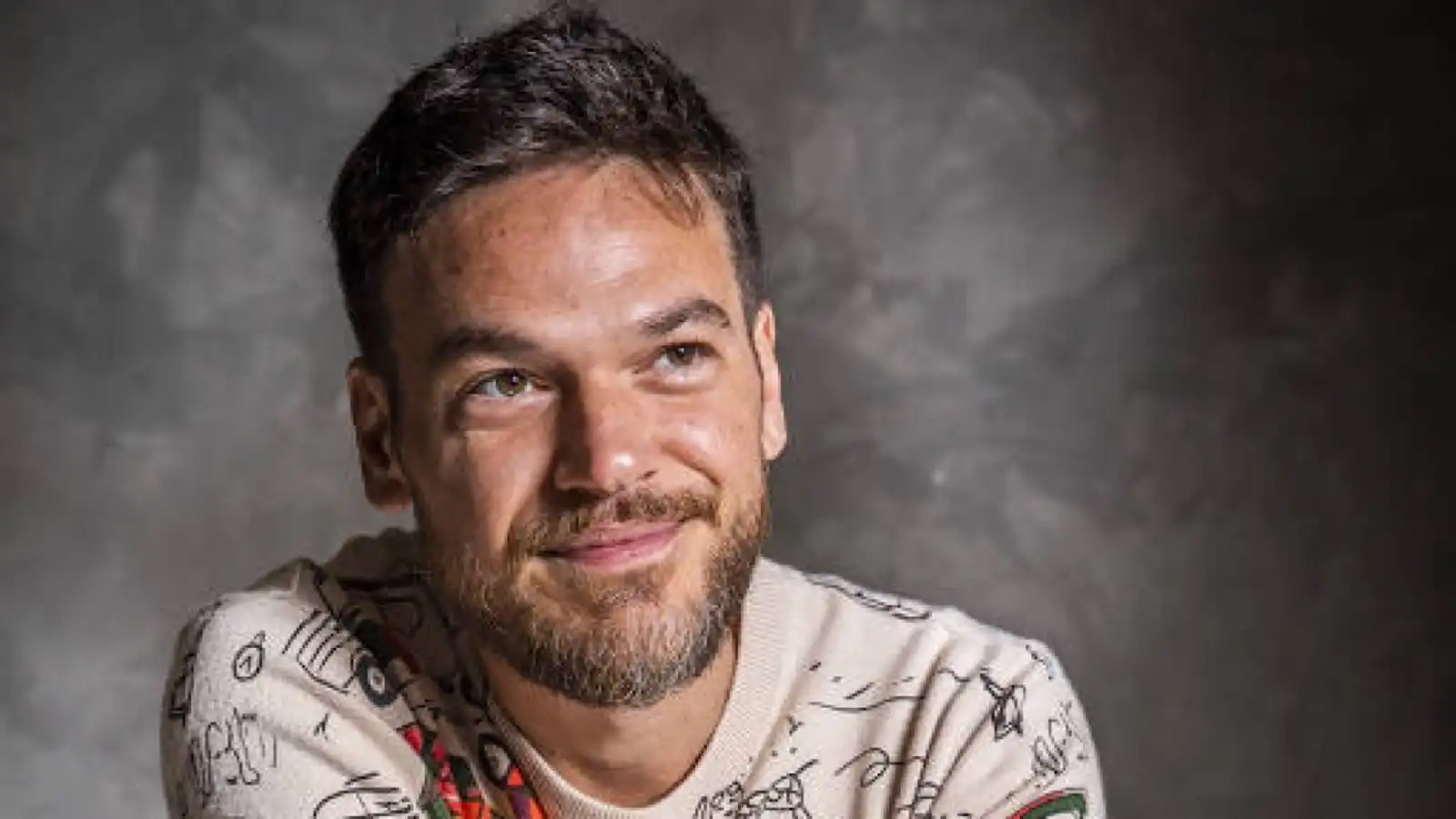 Imagem de Emílio Dantas compra PS5 na Amazon e recebe garrafão de azeite no lugar