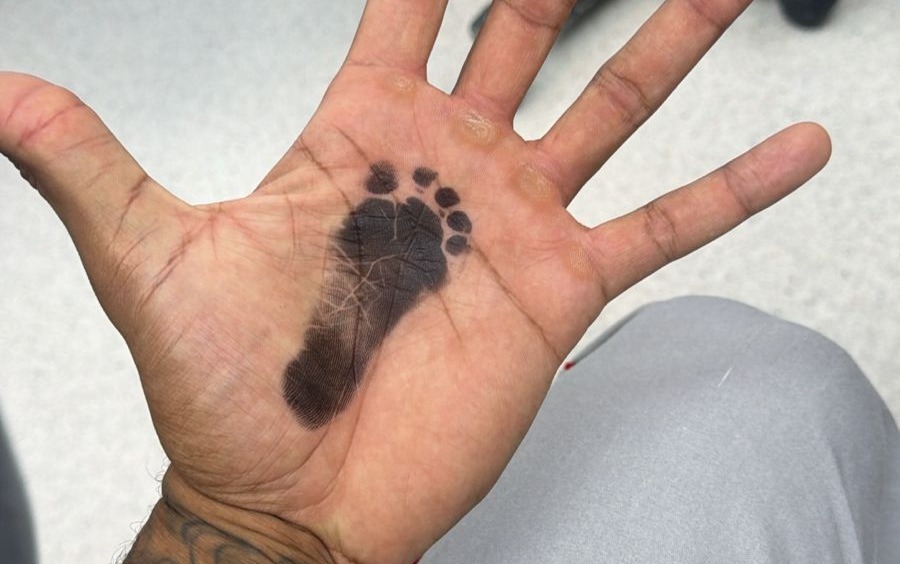 Imagem de Levi, filho de Léo Santana e Lore Improta nasceu na manhã desta terça 26 de maio
