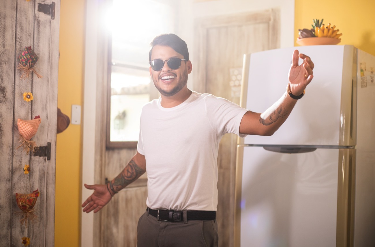 Imagem de Sucesso de Thiago Aquino retorna em alta e ganha videoclipe repaginado