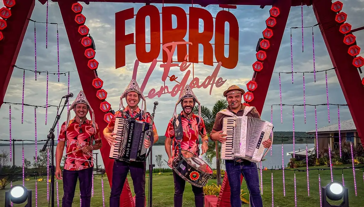 Imagem de Chambinho do Acordeon lança single com Fulô de Mandacaru