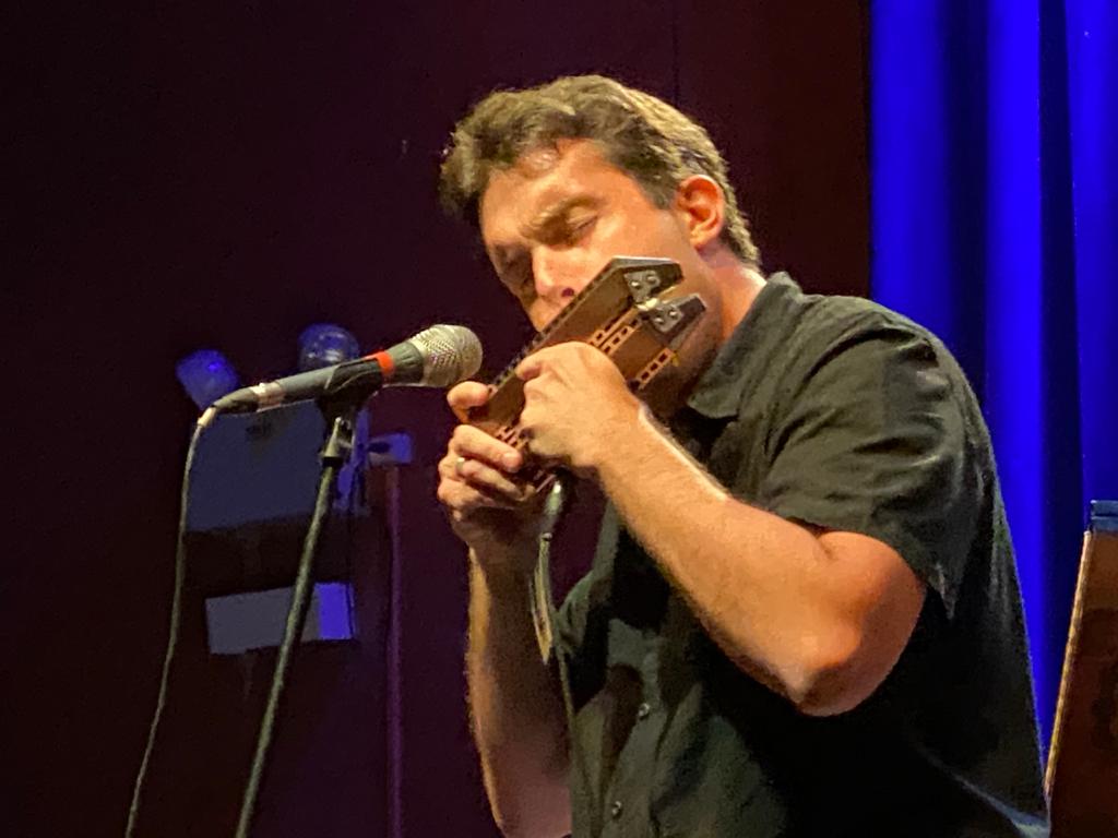 Imagem de Otavio Castro faz show no Beco das Garrafas