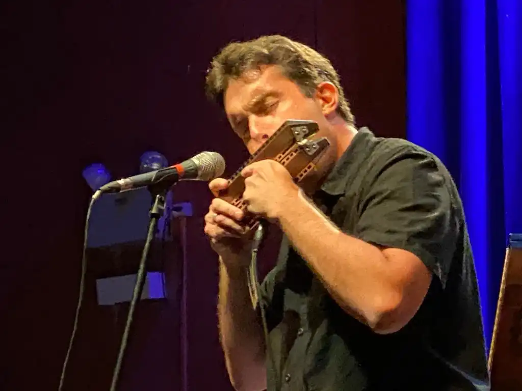 Imagem de Otavio Castro faz show no Beco das Garrafas