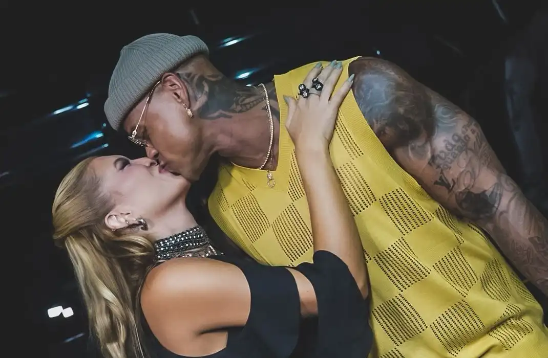 Imagem de Artistas e influenciadores prestigiam edição histórica do Baile da Santinha