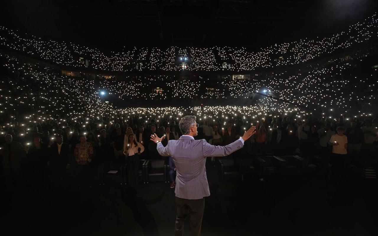 Imagem de Tiago Brunet reúne mais de 15 mil pessoas na 10ª Conferência Destino e anuncia lançamento de livro
